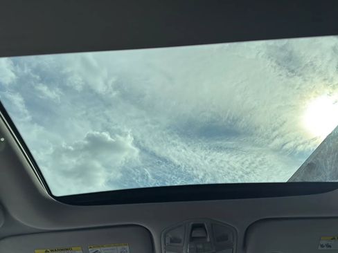 Used 2017 Hyundai Santa Fe Limited w/ Cargo Package image 33