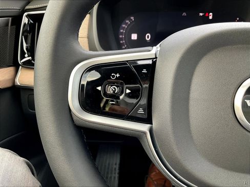 New 2026 Volvo XC90 B5 Plus w/ Protection Package AWD/4WD image 17