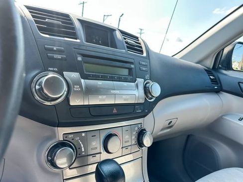 Used 2012 Toyota Highlander FWD image 18