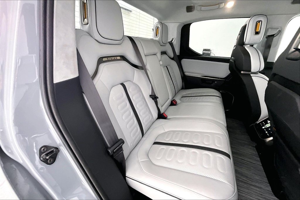 Used 2025 Rivian R1T Adventure Dual AWD/4WD image 32