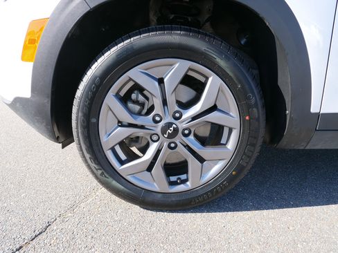 Used 2025 Kia Seltos LX image 13