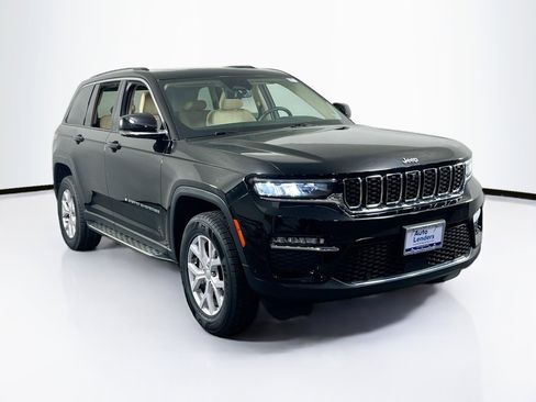 Used 2022 Jeep Grand Cherokee Limited w/ Luxury Tech Group II image 3