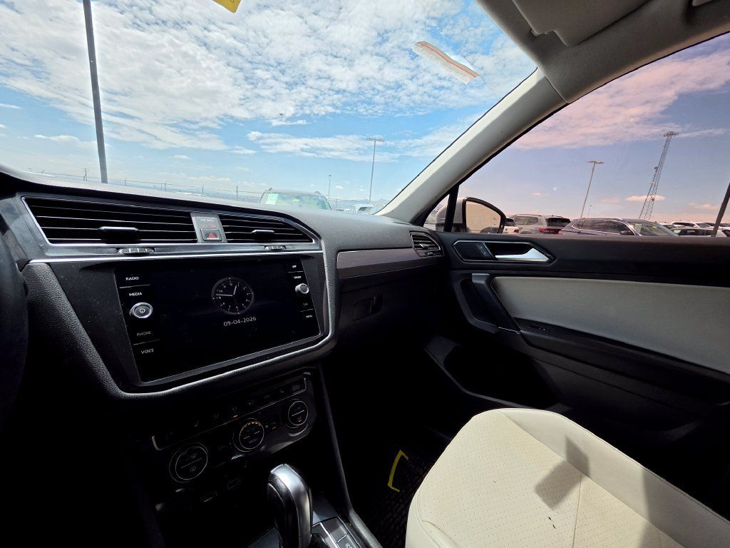 Used 2018 Volkswagen Tiguan SE FWD image 13