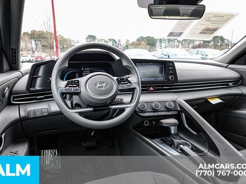 Used 2025 Hyundai Elantra SE FWD image 26