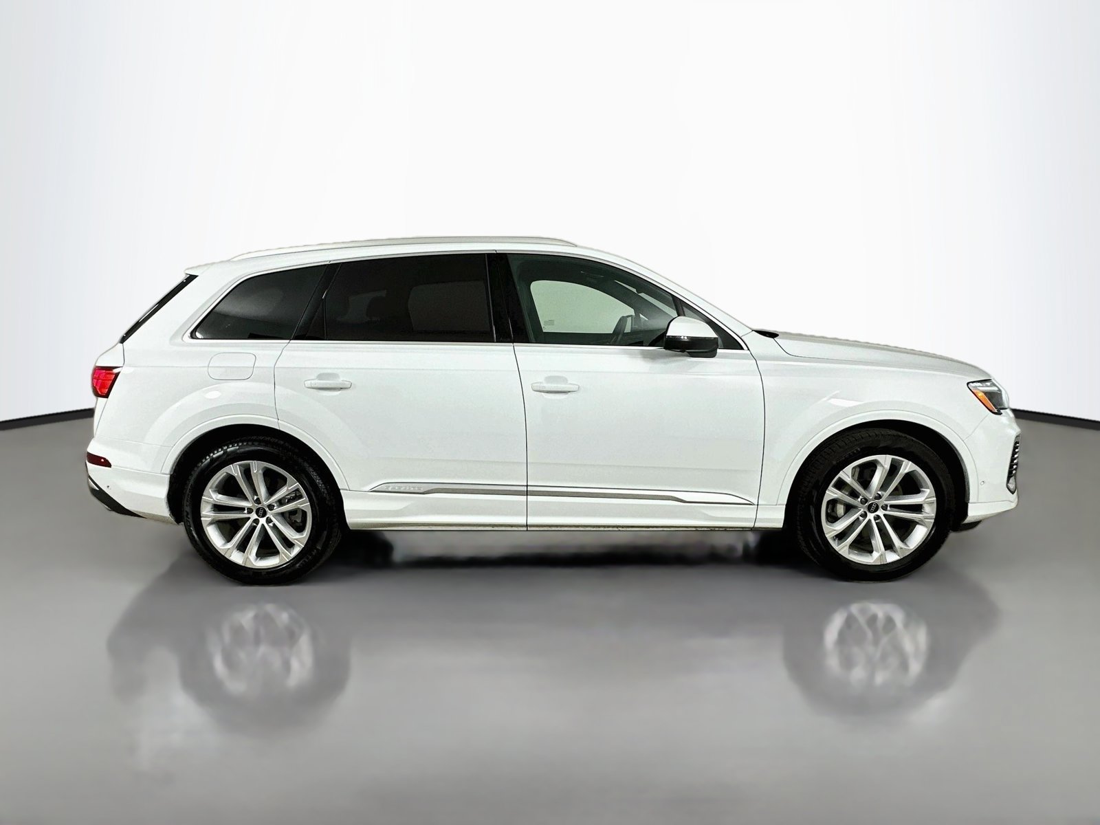 Certified 2026 Audi Q7 3.0T Premium Plus w/ Premium Plus Package AWD/4WD image 4