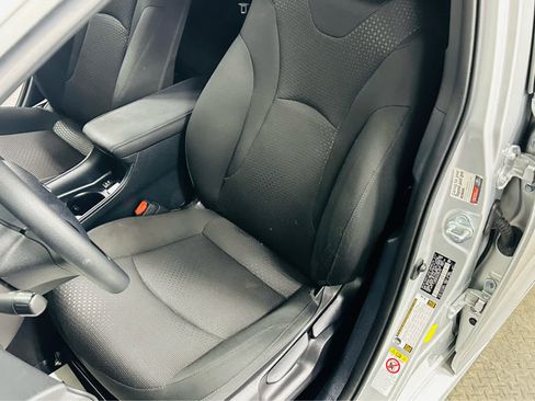 Used 2019 Toyota Prius LE image 21