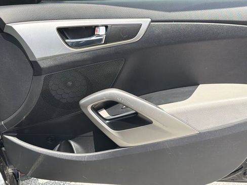 Used 2013 Hyundai Veloster FWD image 14