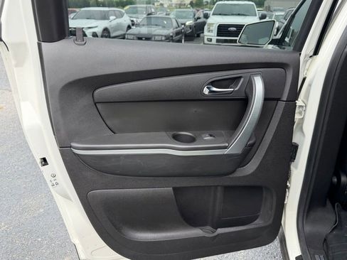 Used 2007 GMC Acadia SLT w/ Convenience Package FWD image 16