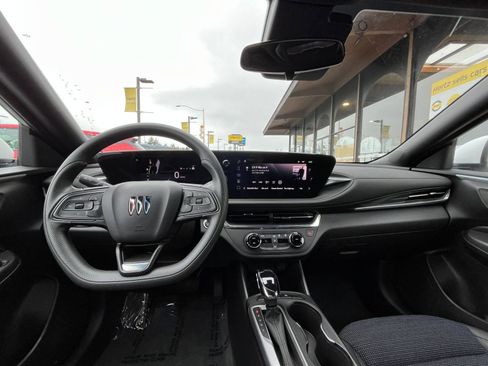 Used 2025 Buick Envista Preferred image 34