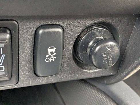 Used 2025 Mitsubishi Outlander Sport LE AWD/4WD image 23