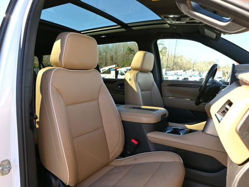 Used 2021 Chevrolet Suburban Premier w/ Premium Package image 8