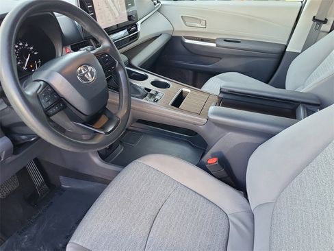 Used 2023 Toyota Sienna LE image 12