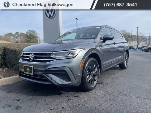 Used 2024 Volkswagen Tiguan SE image 1
