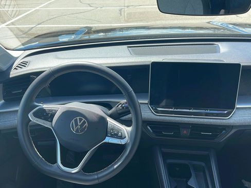 Used 2025 Volkswagen Tiguan S AWD/4WD image 19