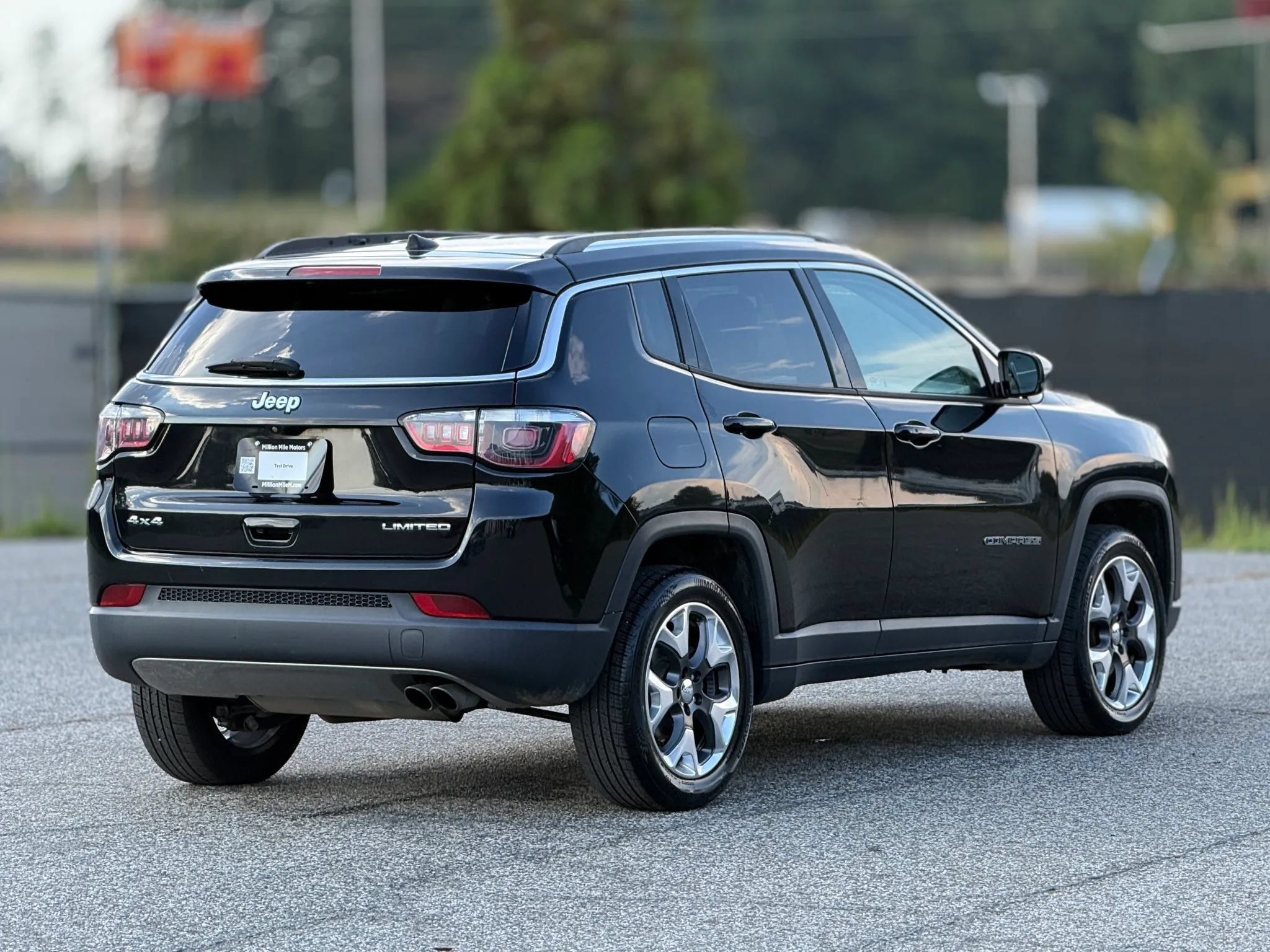 Used 2018 Jeep Compass Limited AWD/4WD image 9