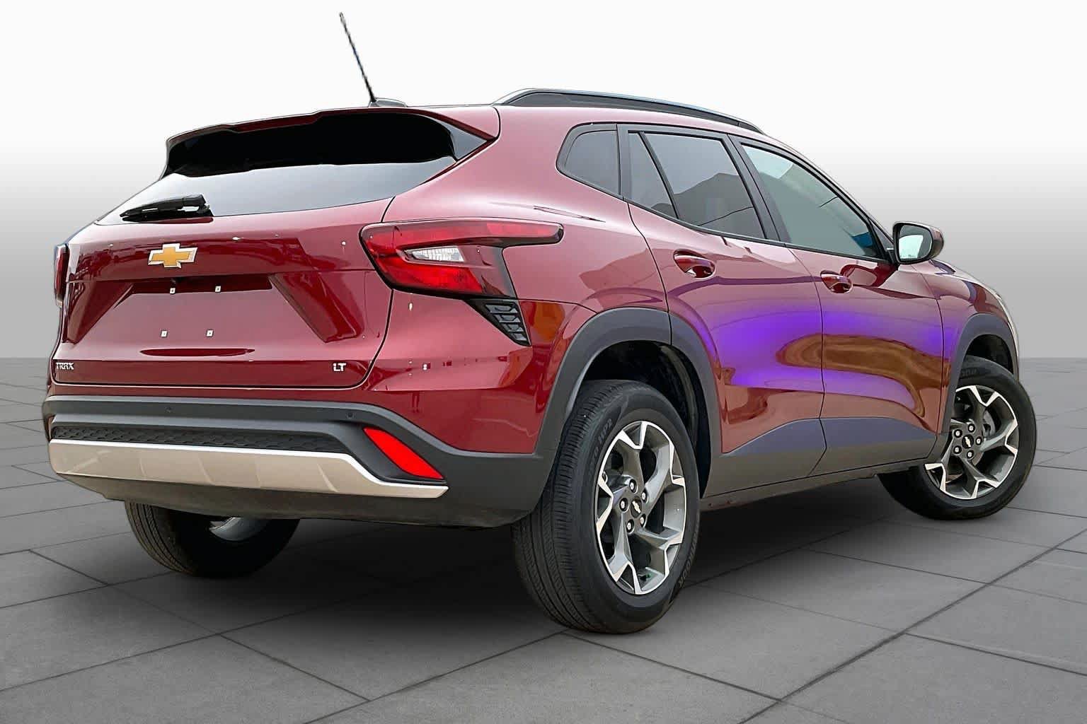 Used 2024 Chevrolet Trax LT w/ Driver Confidence Package FWD image 13