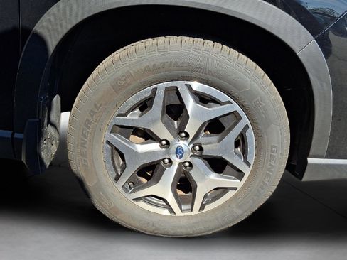 Used 2023 Subaru Forester Premium AWD/4WD image 6