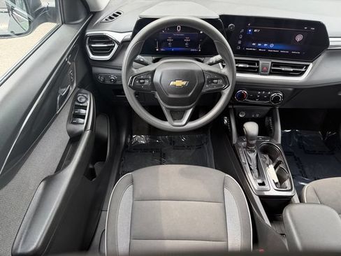 Used 2024 Chevrolet TrailBlazer LS FWD image 17