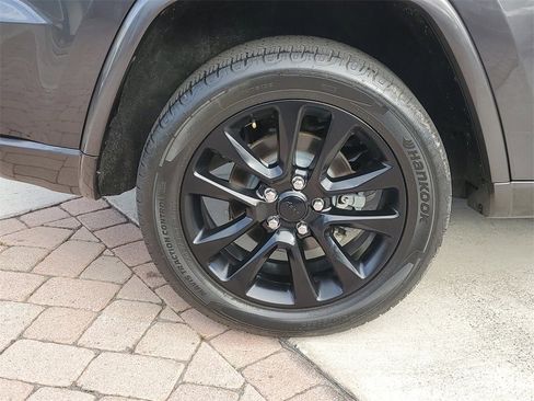 Used 2017 Jeep Grand Cherokee Altitude image 7