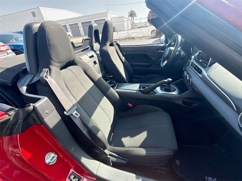 Used 2017 FIAT 124 Spider Classica image 28