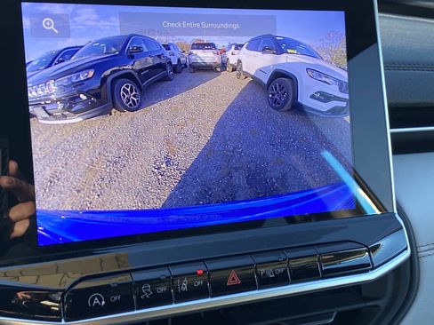 New 2026 Jeep Compass Limited image 10