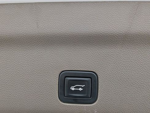 Used 2021 GMC Yukon Denali w/ Denali Premium Package image 19