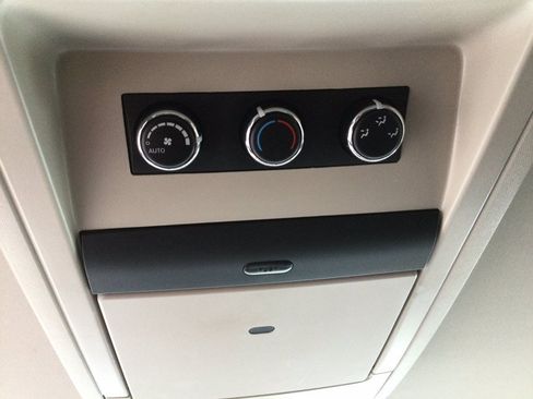 Used 2015 Chrysler Town & Country Touring w/ Driver Convenience Group FWD image 26