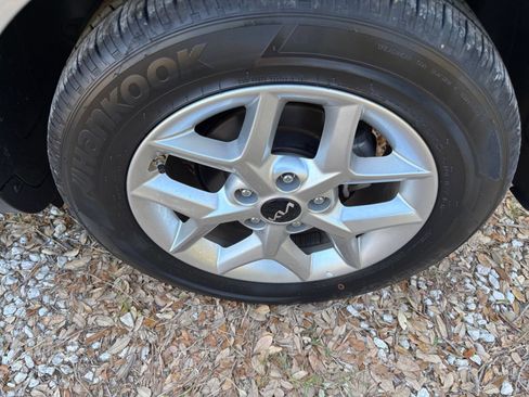 Used 2025 Kia Soul LX w/ LX Technology Package FWD image 29