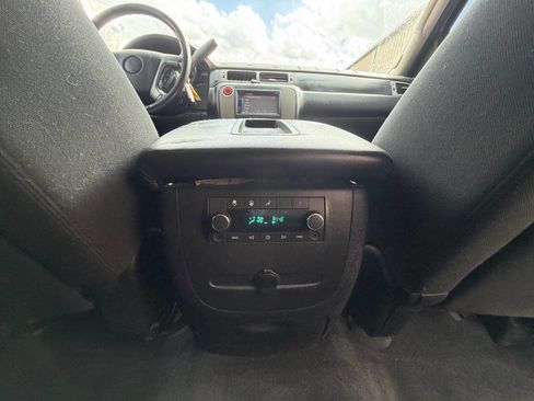 Used 2011 GMC Yukon XL SLE image 16