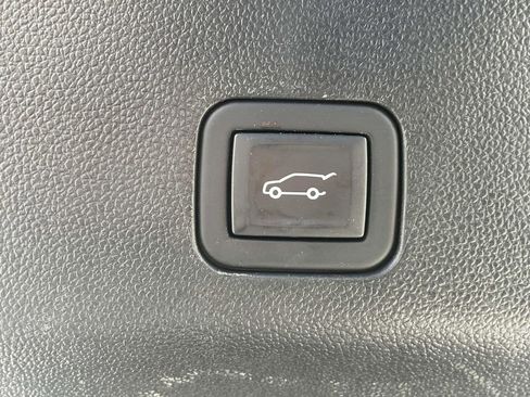 Used 2024 GMC Yukon Denali image 11