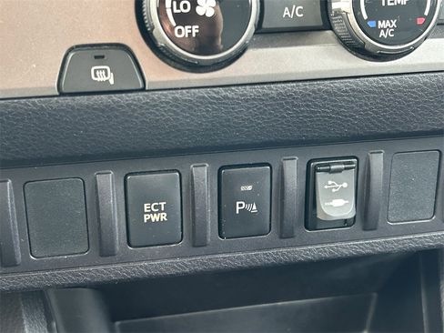 Used 2017 Toyota Tacoma SR5 image 25