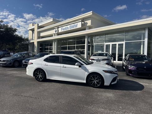 Used 2024 Toyota Camry SE image 1