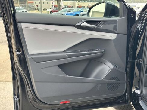 Certified 2023 Volkswagen Taos SEL image 15