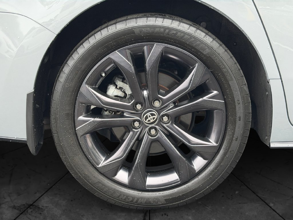 Used 2023 Toyota Sienna XSE w/ XSE Plus Package FWD image 27