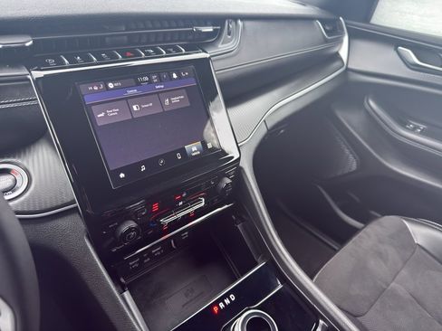 Used 2024 Jeep Grand Cherokee L Altitude image 20