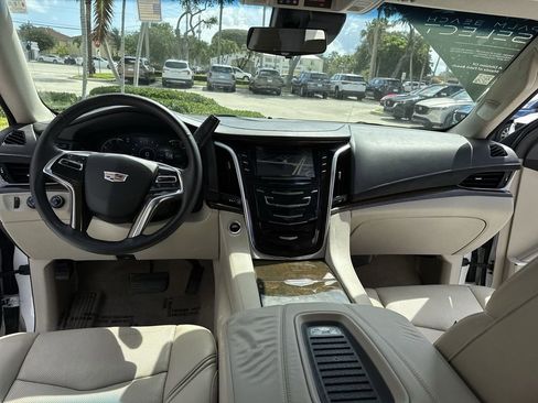 Used 2018 Cadillac Escalade Luxury AWD/4WD image 36