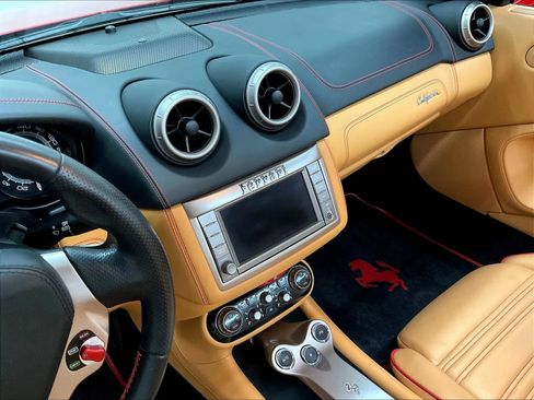 Used 2013 Ferrari California RWD image 21