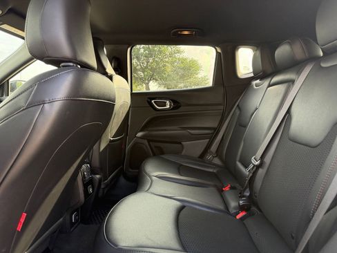 Used 2025 Jeep Compass Trailhawk AWD/4WD image 25