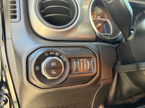 Used 2021 Jeep Gladiator Sport AWD/4WD image 24