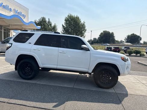 Used 2021 Toyota 4Runner SR5 Premium w/ Moonroof Package AWD/4WD image 3