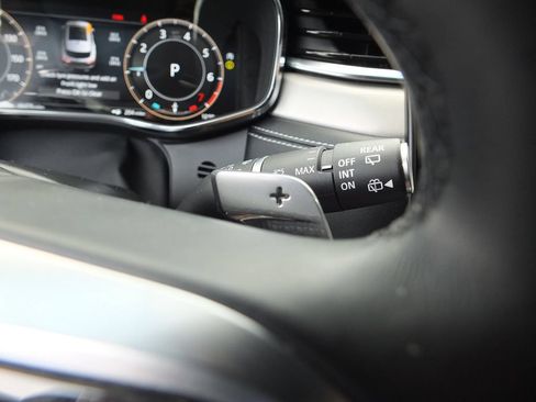 Used 2025 Jaguar F-PACE R-Dynamic S AWD/4WD image 36