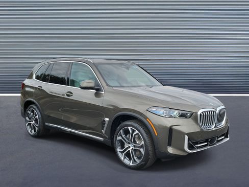 New 2026 BMW X5 xDrive40i w/ Executive Package image 2
