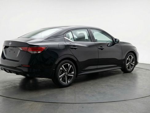 Used 2025 Nissan Sentra SV image 9