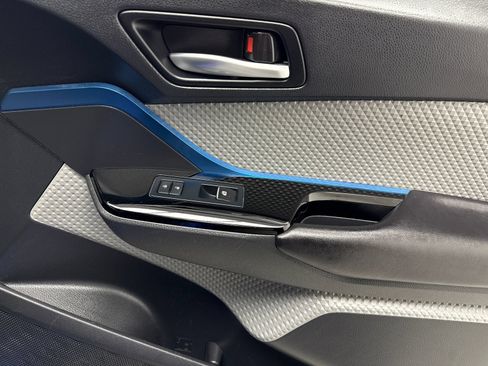 Used 2019 Toyota C-HR XLE FWD image 43