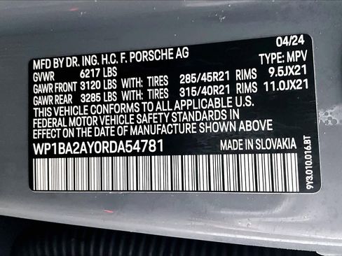 Used 2024 Porsche Cayenne image 30