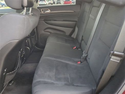 Used 2017 Jeep Grand Cherokee Laredo image 14