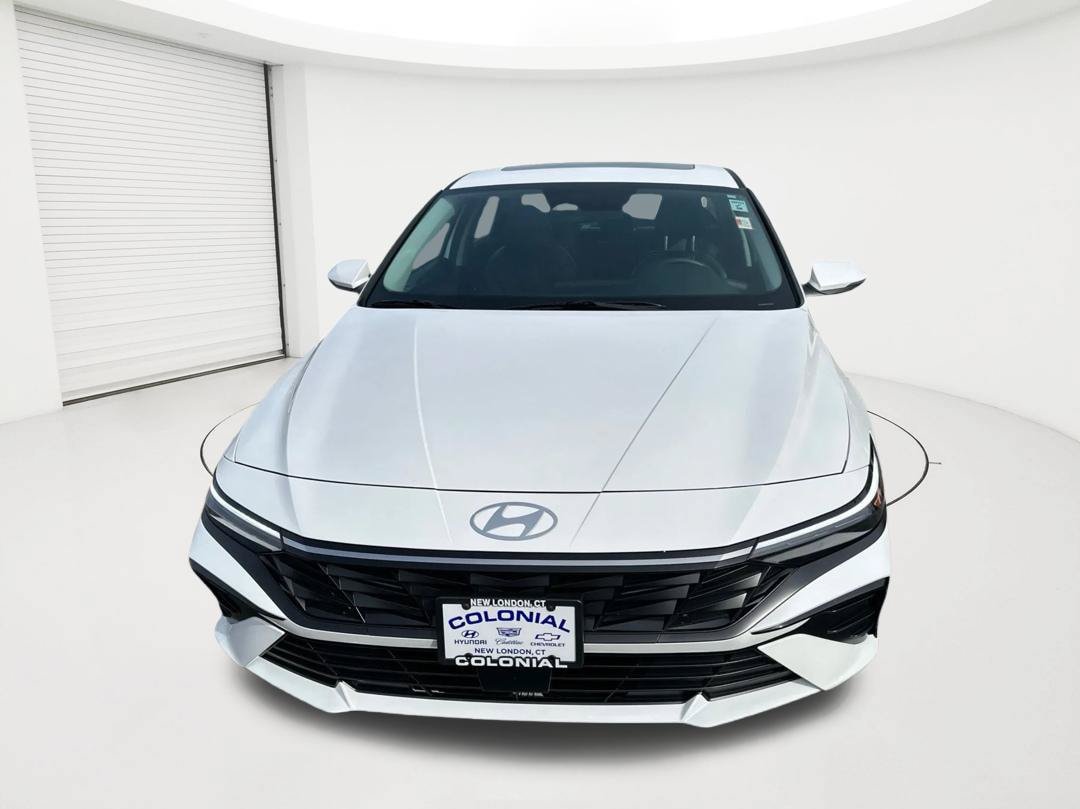 Certified 2025 Hyundai Elantra Limited w/ Cargo Package FWD image 2