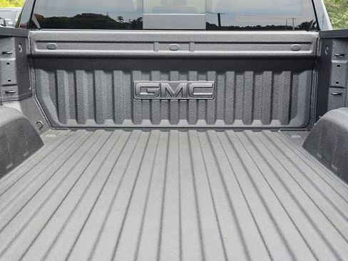 New 2026 GMC Sierra 1500 SLT image 7