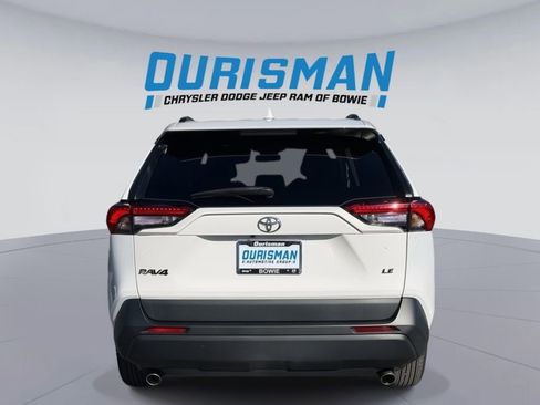 Used 2021 Toyota RAV4 LE image 5