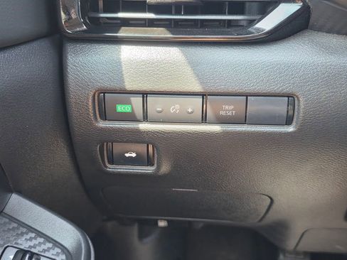 Used 2022 Nissan Sentra SV FWD image 32